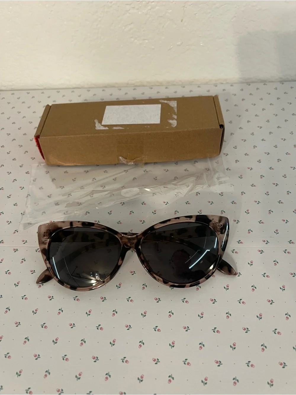 Cat Eye Sunglasses in Pink Tortoise Shell — Retro Glam